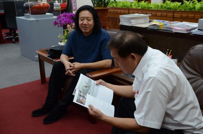 中國當代水彩畫家張翔得訪竹縣 促藝術交流 共14張圖片 的圖片